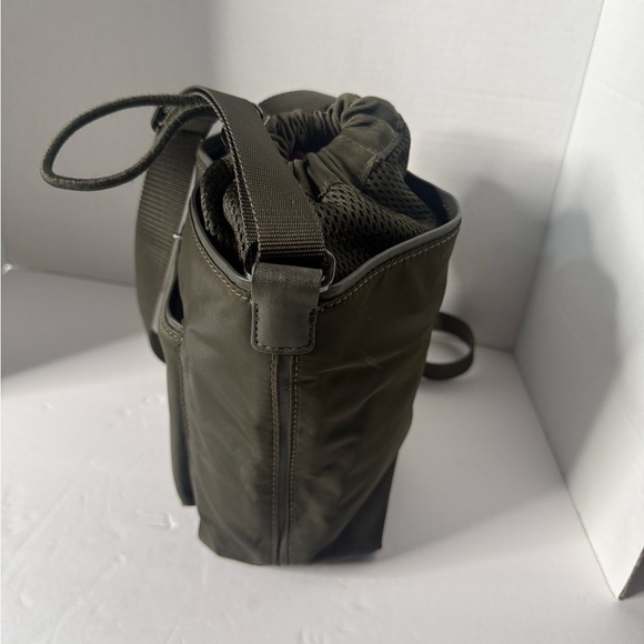Lululemon Olive Green Crossbody bucket Bag - Picture 6 of 10